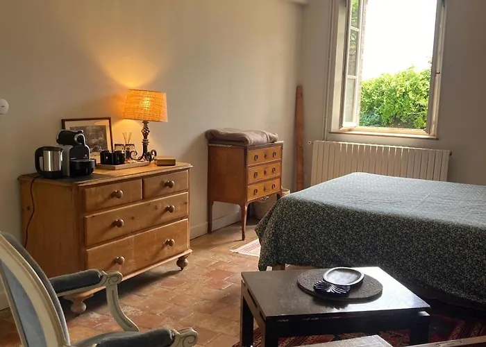 D'hote A La Grande Noe Bed & Breakfast 3*